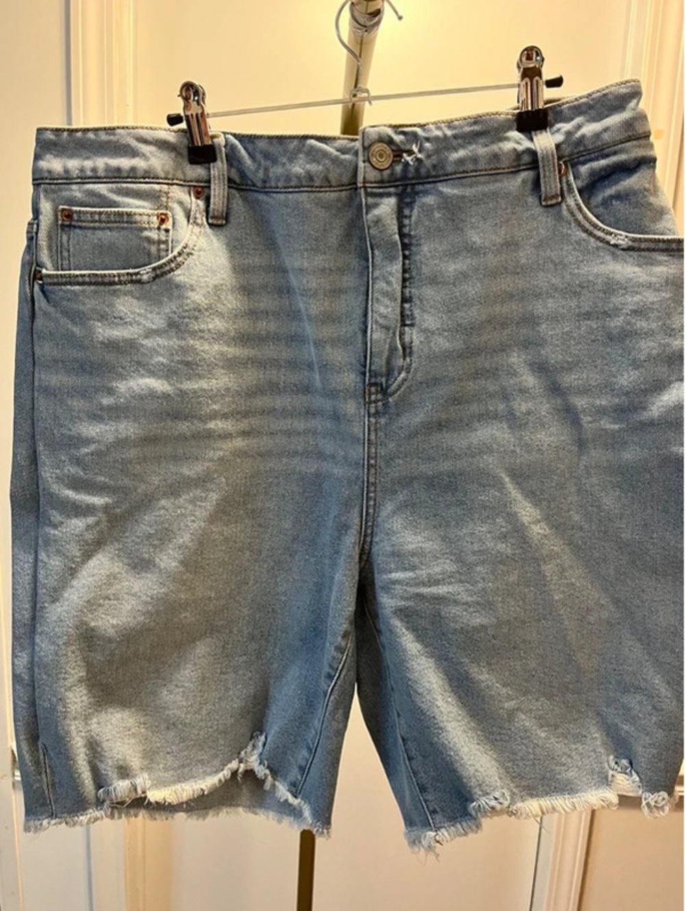 18W Terra & Sky Plus Size 18W Bermuda Denim Shorts Light Wash Frayed Raw Hem